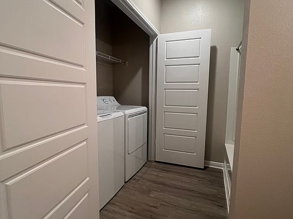 4th image of 223 Quarry St #815