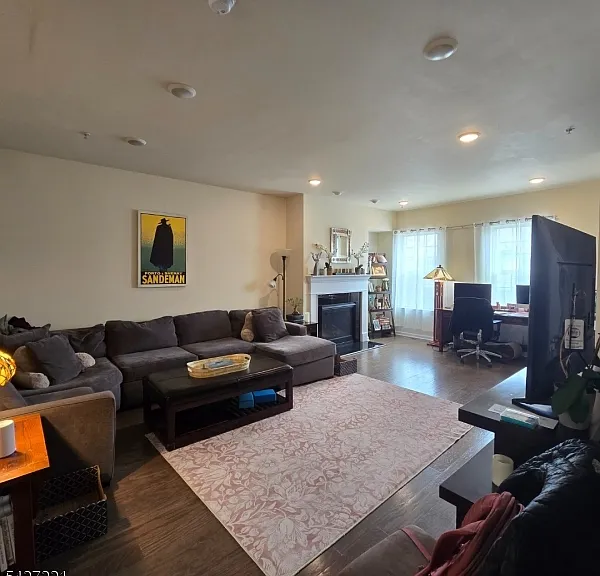 76 Albert Ct — Photo 12