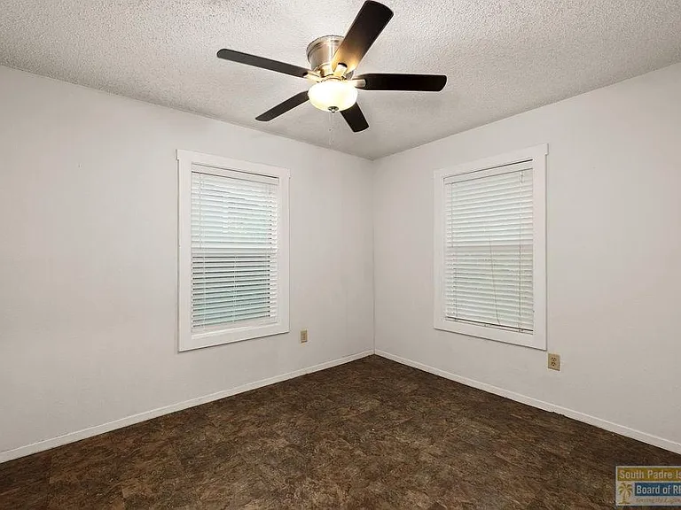 301 Madison St — Photo 32