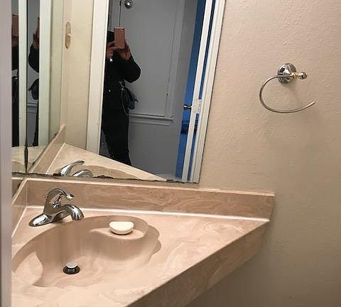 3rd image of 4047 Division St #4047