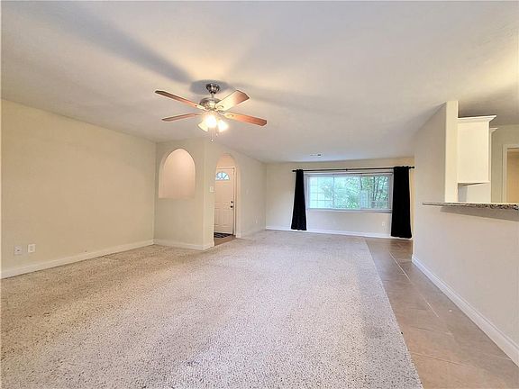 4th image of 721 Academy Ln