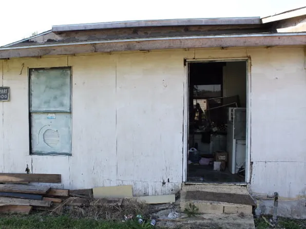 1712 W 5th St, Freeport, TX 77541