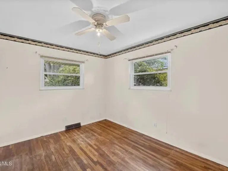 5920 Malden Ave — Photo 12