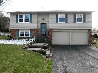 2904 Burr Oak Dr, Akron, OH 44333