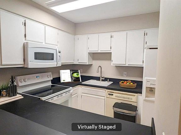 5th image of 19 Plauderville Ave APT 208