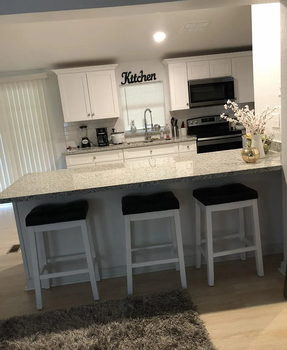 1507 Winchester Dr — Photo 3