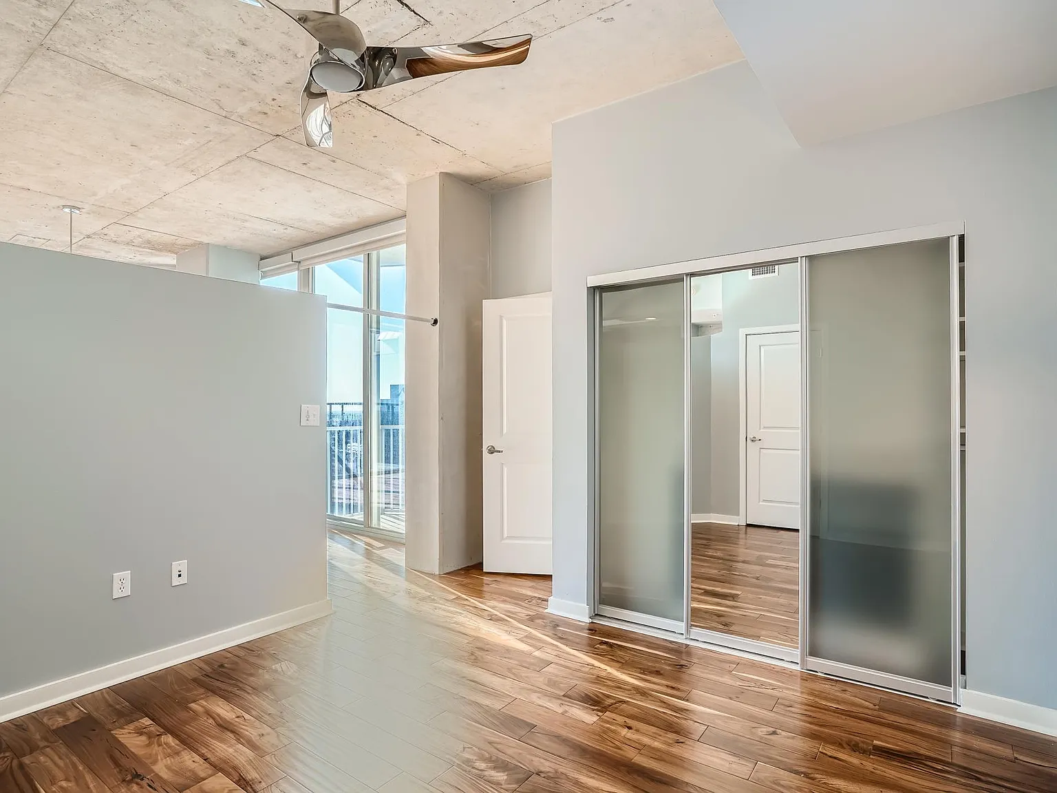 1 bed, 801 sqft, $3,250 — Photo 3