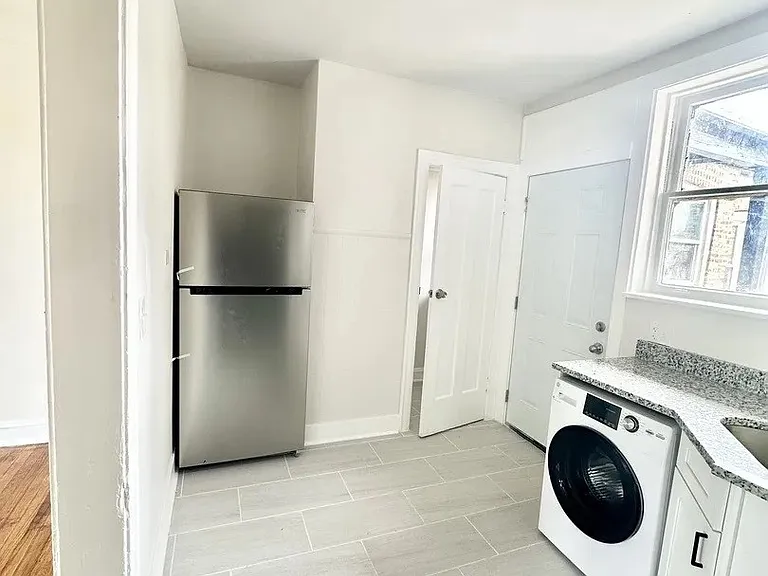 3701 W Division St #2 — Photo 3
