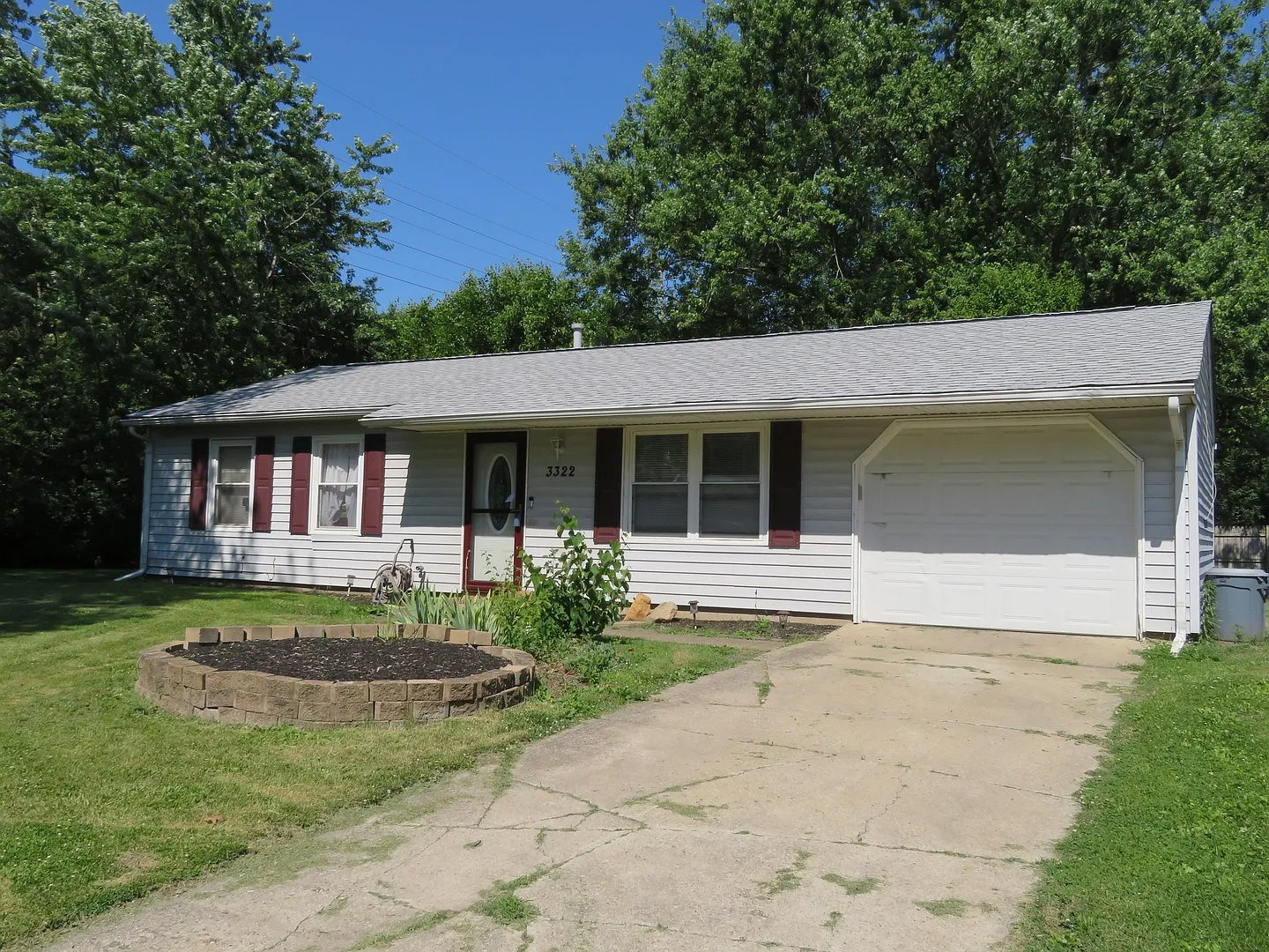 3322 Ridgewood Dr photo 1
