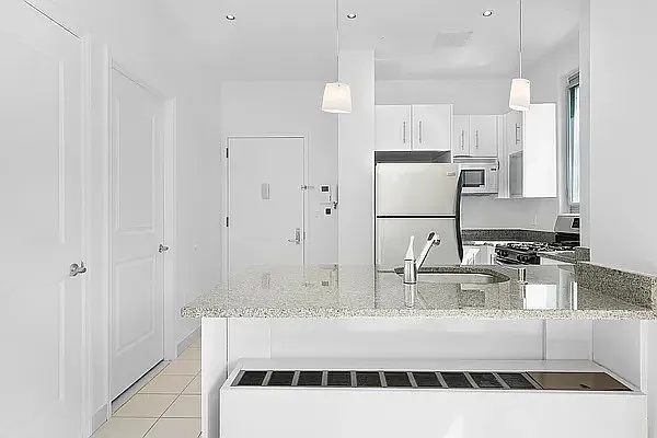 110 4th Ave #7A — Photo 3