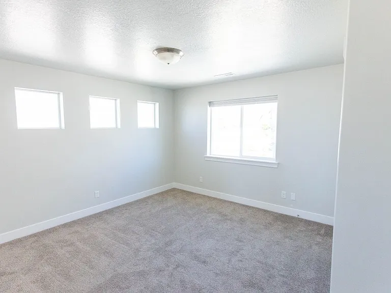 761 W Summer View Ln — Photo 15