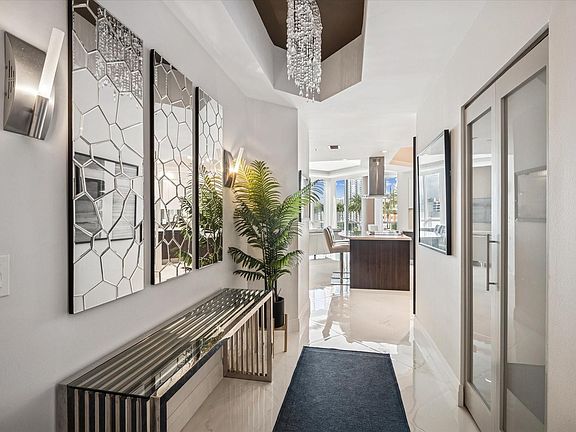 2nd image of 111 SE 8th Avenue #1005
