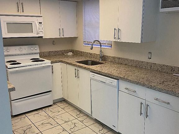 3rd image of 114 SW 20th Ave #9306512