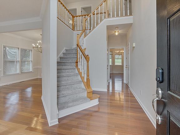 3rd image of 203 Windhover Dr
