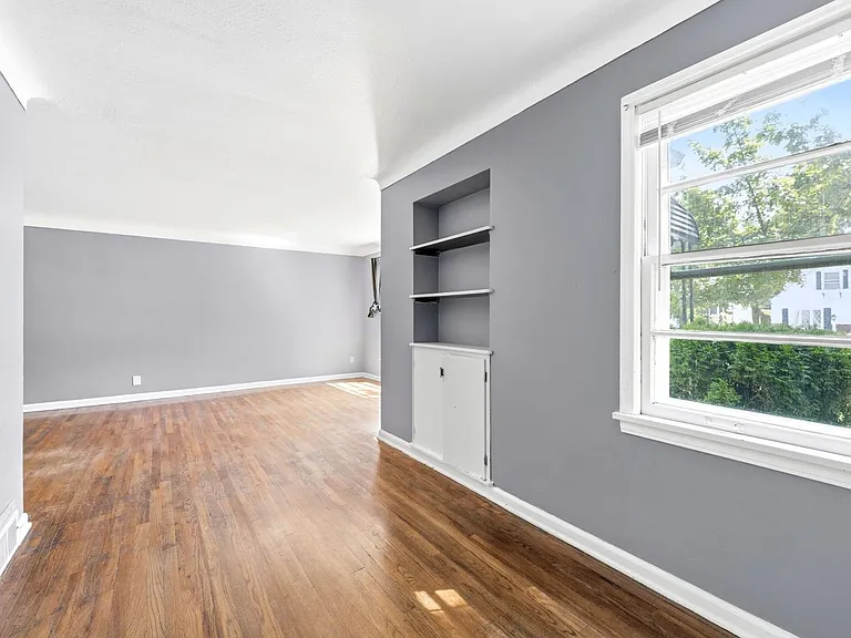 988 Glenside Ave — Photo 6