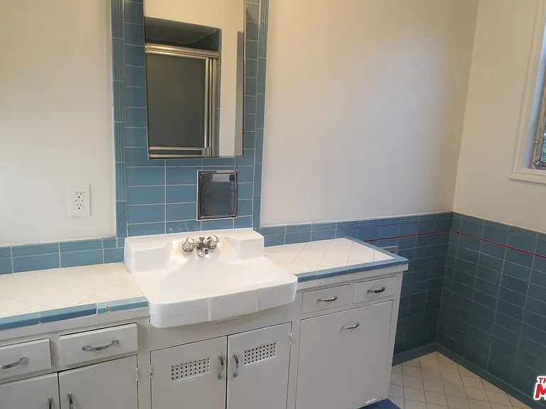 951 Masselin Ave — Photo 30