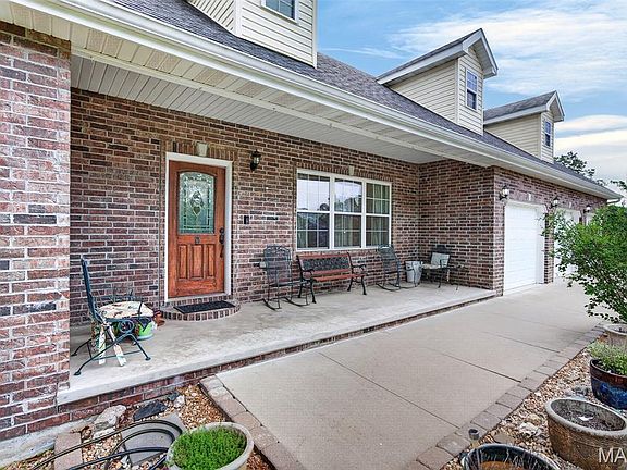 4th image of 19906 Lucas Ln