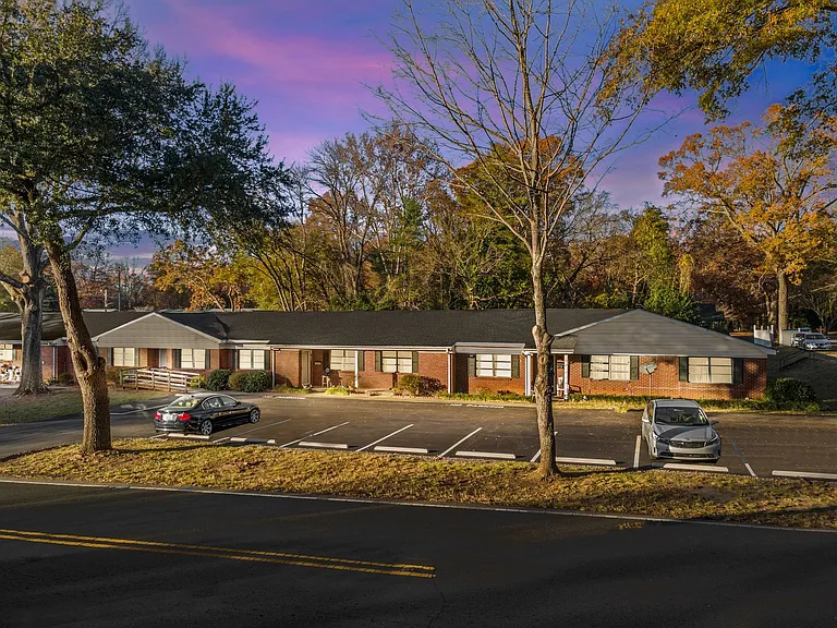 SH302-Chamberlain Oaks Apartments (CHO) — Photo 2
