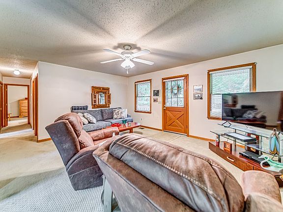 5th image of 60 Castlewood Ct