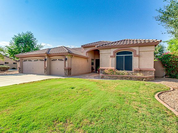 3rd image of 812 E Beechnut Dr