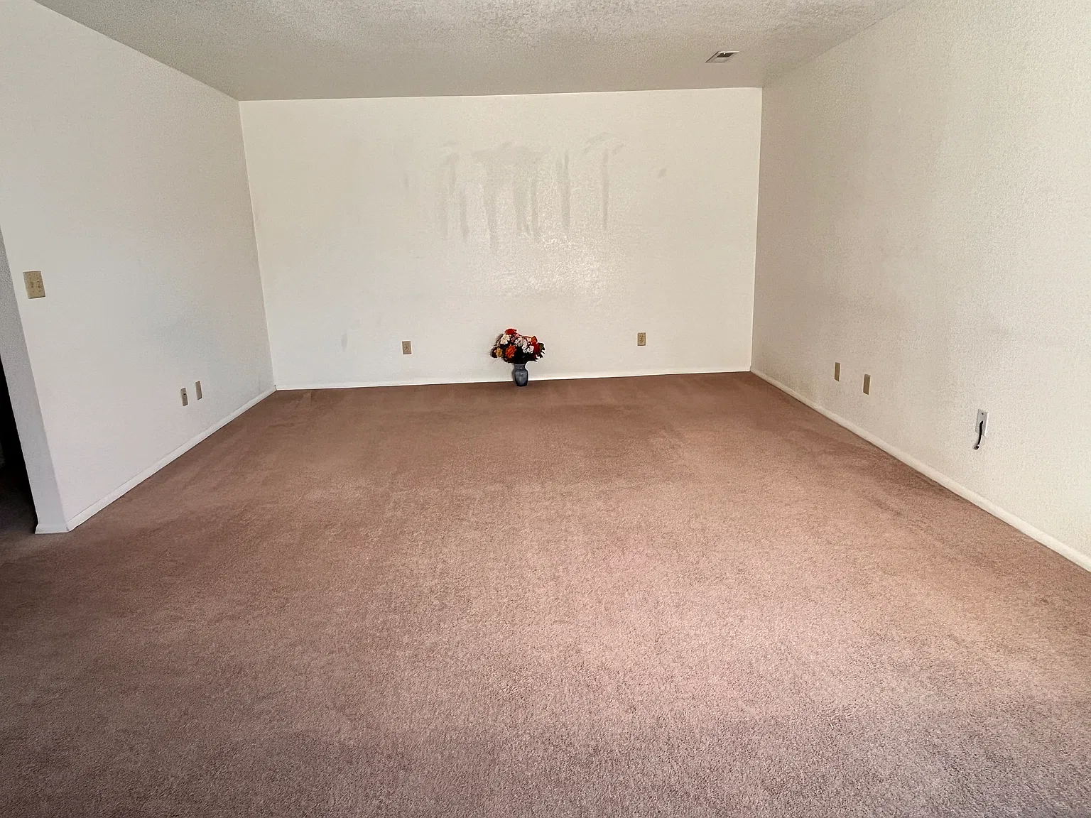 3 bed, 2.5 bath, 1664 sqft, $1,850 — Photo 2