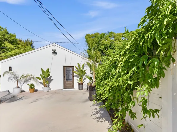 132 N Carson Rd #A, Beverly Hills, CA 90211