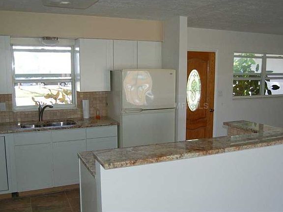 5th image of 2545 Waneta Dr
