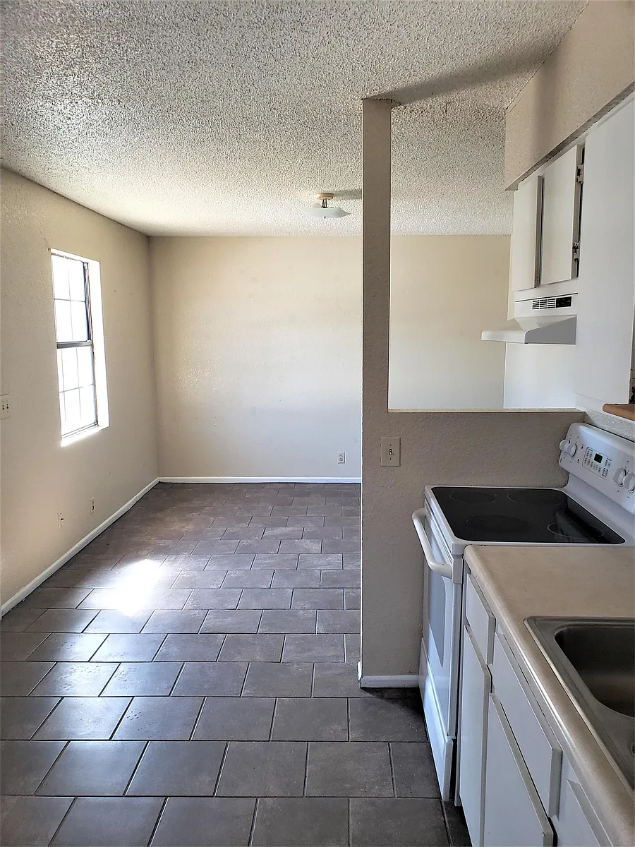 Building Photo - 603 Morris St #6