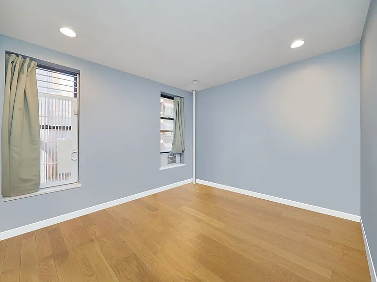 246 E 51st St #9 — Photo 6