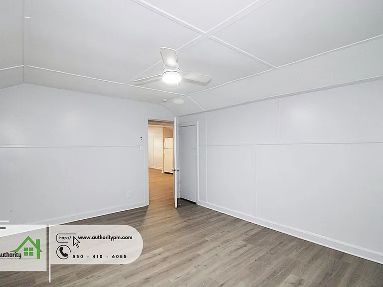 1143 Magnolia St — Photo 16