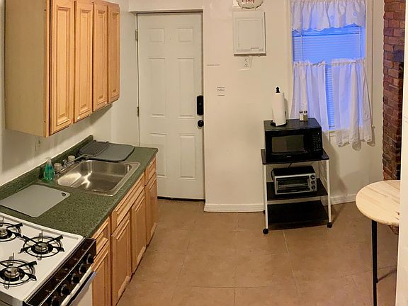 3rd image of 860 Washington Blvd