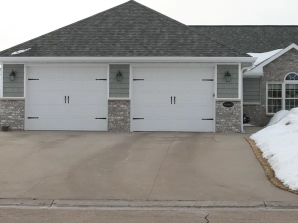 N8965 Spring Valley Rd, Menasha, WI 54952