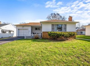 23 Meadowcroft Rd, Rochester, NY 14609