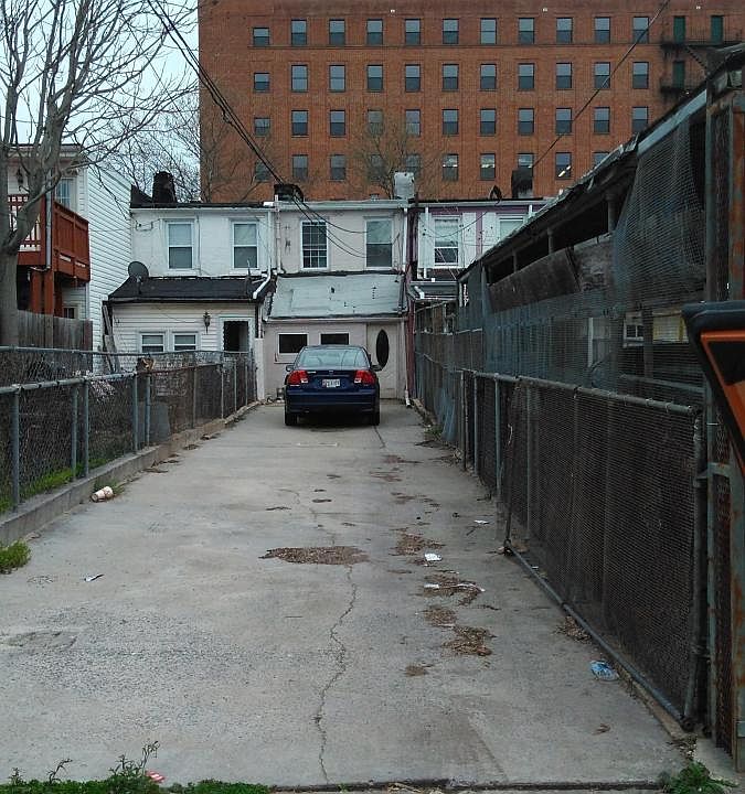 2nd image of 1106 W Hamburg St