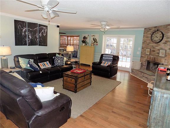 4th image of 3017 Country Woods Ln