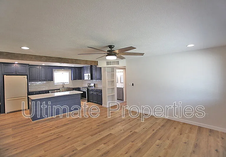 4129 E Bluefield Ave — Photo 4