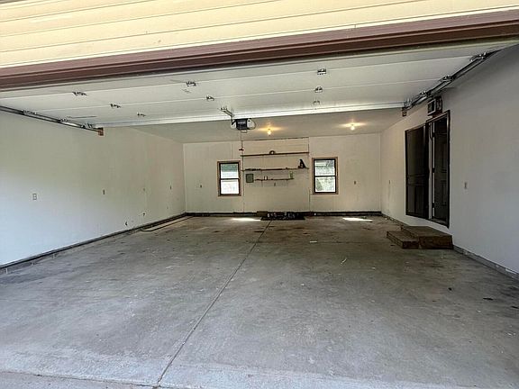 5th image of 1729 McGregor Rd