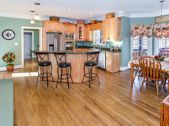 5th image of 41 Windwood Dr