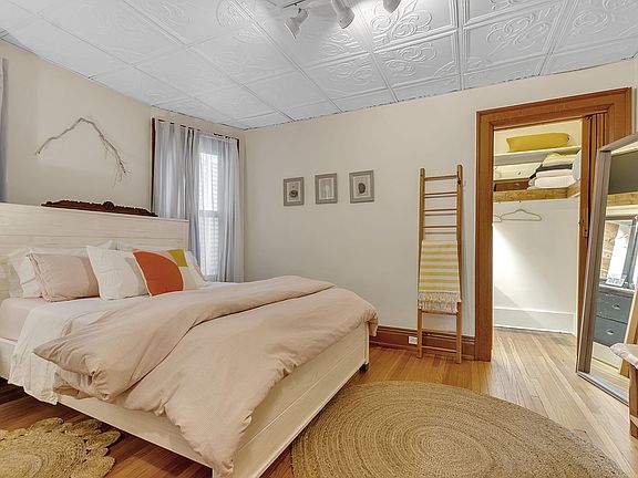 3rd image of 476 Norwood Ave #1
