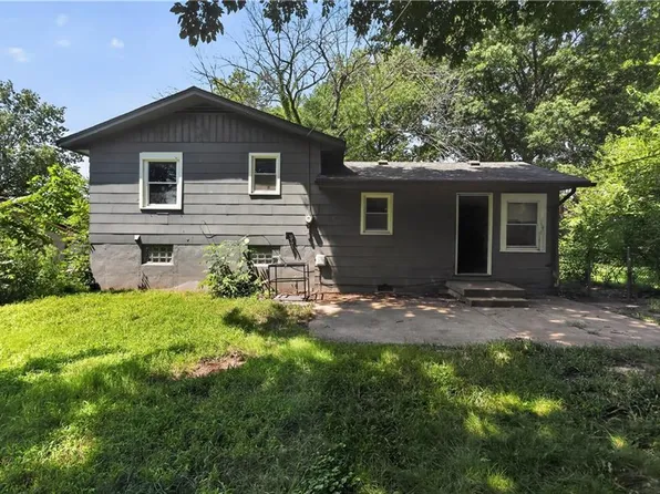 4131 E Vineyard Rd, Kansas City, MO 64130