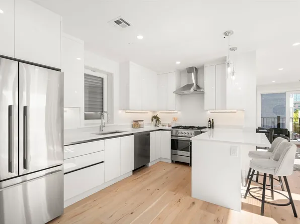 90 A St #2, Boston, MA 02127