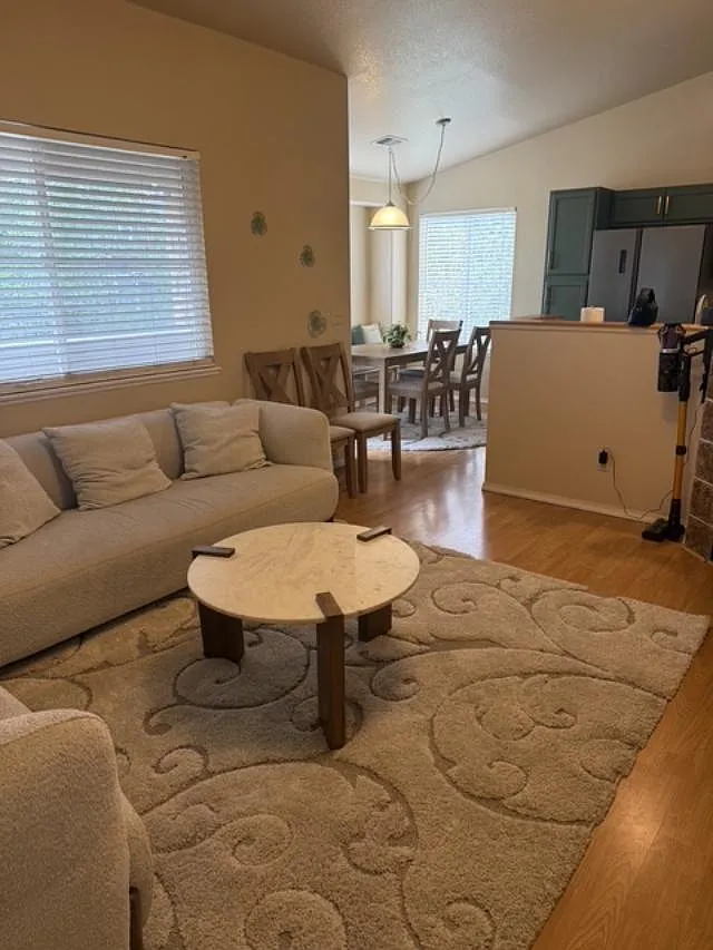 2 bed, 1084 sqft, $1,995 — Photo 2