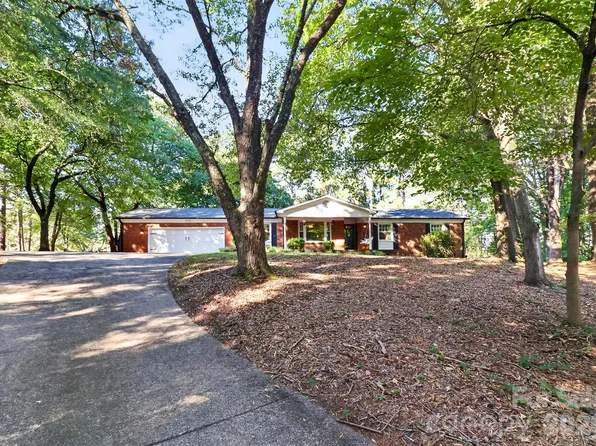 4301 Red Berry Ct, Charlotte, NC 28213