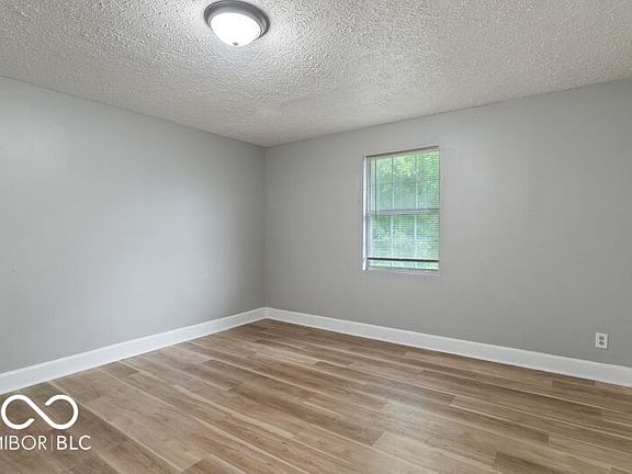 4th image of 1117 N Dearborn St