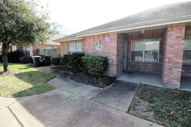 1st image of 2310 Pheasant Ln