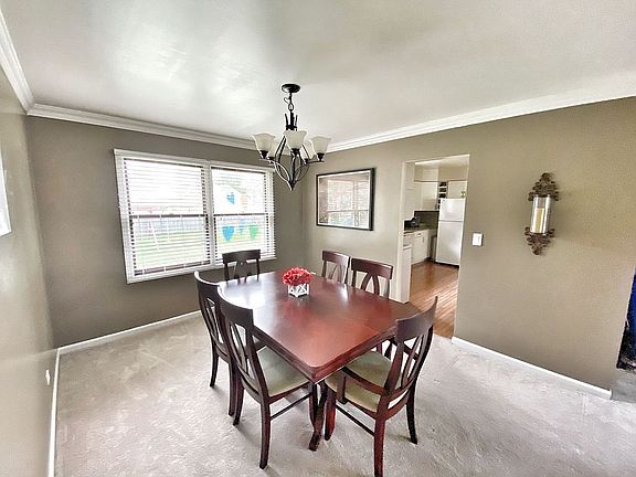 3rd image of 32W755 Albert Dr