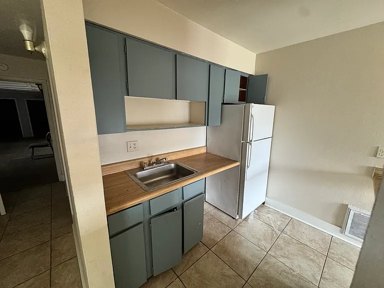 1215 Truxton St #201 — Photo 4