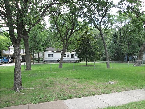 3rd image of 1200 Brookhollow Dr