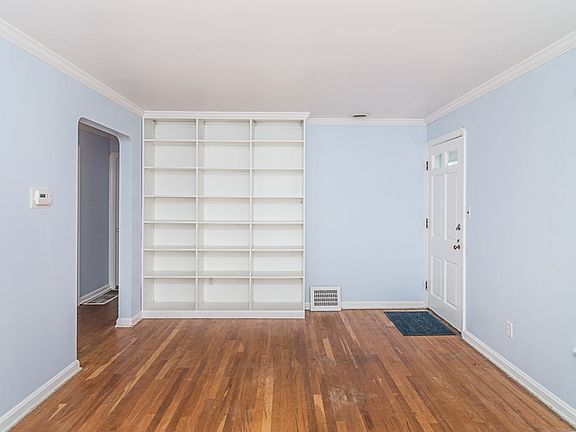 3rd image of 352 W Glen Park Dr