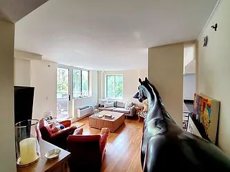 Rented by Ridgewood Capital NYC LLC